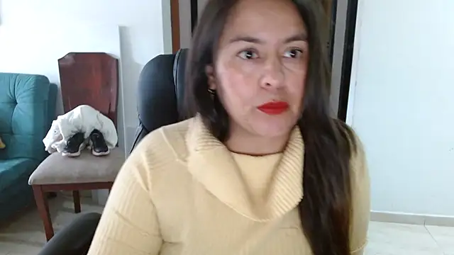 Ixchel Anaid online show from November 10, 2025, 1:16 pm