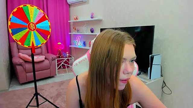 Strawberrye online show from December 5, 2025, 3:27 am