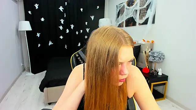 Strawberrye online show from October 28, 2025, 4:35 am