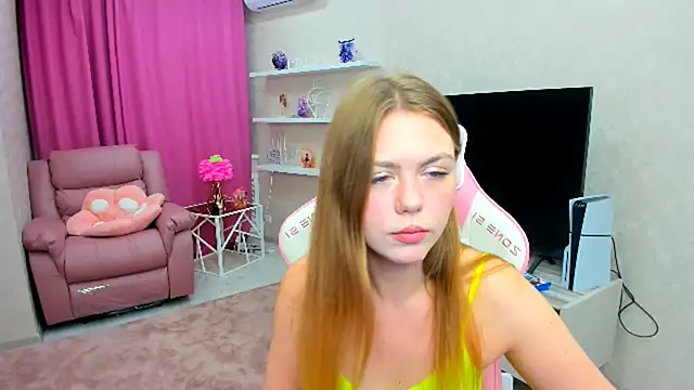 Strawberrye online show from September 24, 2025, 3:24 am