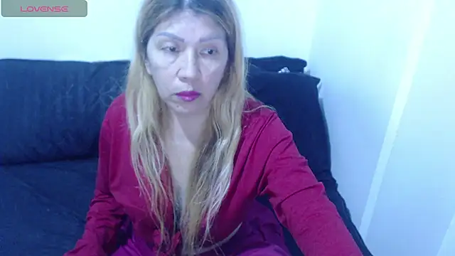 Dulce-Bella online show from October 1, 2025, 8:46 pm