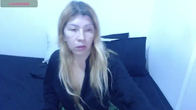 Dulce-Bella online show from March 3, 2026, 3:30 pm