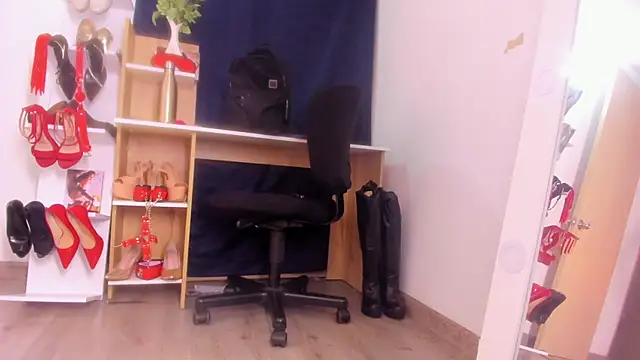 MIss Kendall  online show from November 16, 2025, 1:54 am