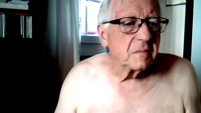 Snapshot of johnjohn622662 chatting on July 5, 2026, 8:10 am johnjohn622662 online show from July 5, 2026, 8:10 am