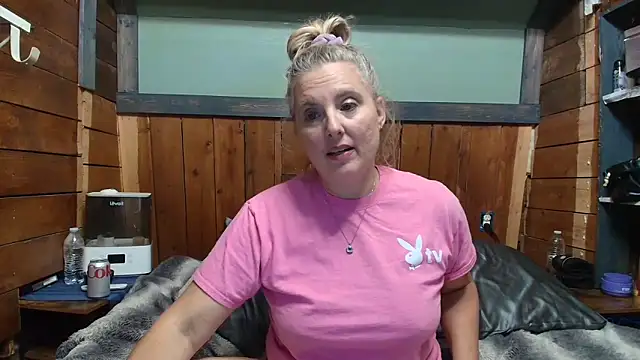 lisaxlovexxx online show from May 17, 2026, 2:33 am