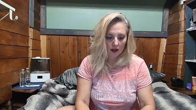 lisaxlovexxx online show from May 18, 2026, 1:06 am