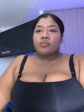 paola091 online show from May 13, 2026, 9:33 pm