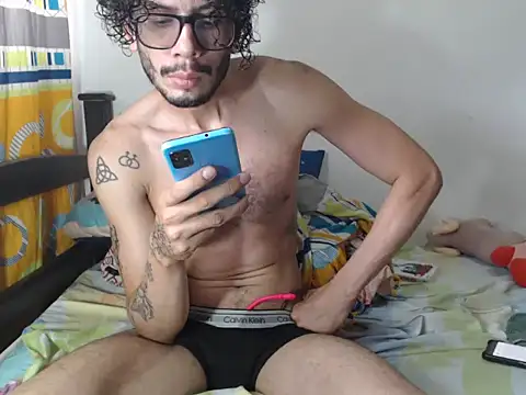 alisterxxx online show from October 23, 2025, 6:28 pm