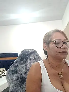 BustyMilf  online show from September 22, 2025, 1:06 pm