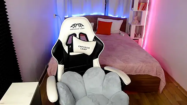 Snapshot of Kira_honeyy chatting on January 23, 2025, 12:35 am Kira honeyy online show from January 23, 2025, 12:35 am