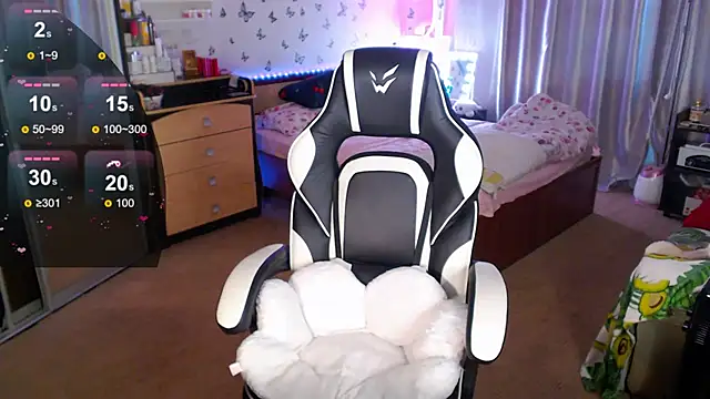 Snapshot of Kira_honeyy chatting on October 20, 2025, 8:59 am Kira honeyy online show from October 20, 2025, 8:59 am