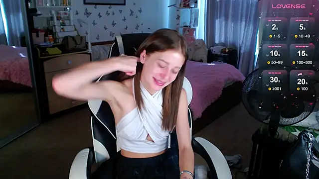 Snapshot of Kira_honeyy chatting on September 20, 2025, 7:46 am Kira honeyy online show from September 20, 2025, 7:46 am