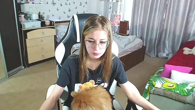 Snapshot of Kira_honeyy chatting on March 22, 2025, 6:22 am Kira honeyy online show from March 22, 2025, 6:22 am