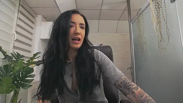 GlamKate online show from December 15, 2025, 4:29 am