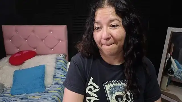 katifoxx online show from April 12, 2026, 5:05 pm