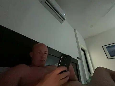 SteffenOhv online show from February 11, 2025, 4:01 am