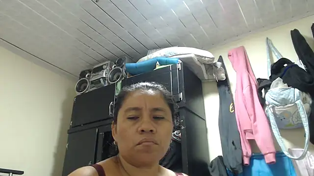 adrixxx38 online show from April 12, 2026, 10:51 am