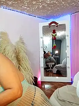 zullyxhot online show from December 18, 2025, 11:30 pm