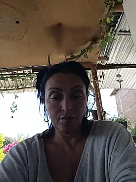 zullyxhot online show from June 11, 2026, 5:21 pm