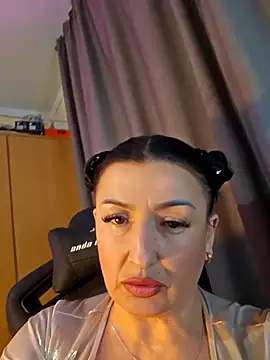 Snapshot of Hotangel75 chatting on February 5, 2026, 5:53 pm Hotangel75 online show from February 5, 2026, 5:53 pm