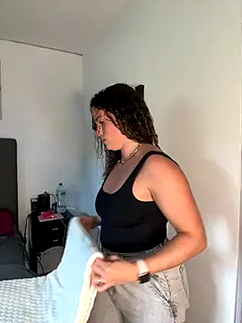 Clara-xoxo online show from October 3, 2025, 12:50 pm