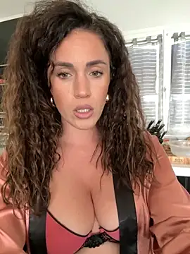 Clara-xoxo online show from November 29, 2025, 2:50 pm