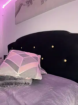 Clara-xoxo online show from March 27, 2026, 10:11 pm