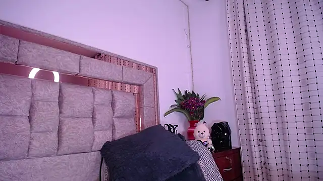Snapshot of salomecastro_ chatting on March 1, 2025, 9:40 am salomecastro online show from March 1, 2025, 9:40 am