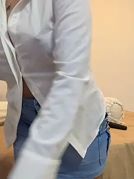 Snapshot of angelwavy chatting on February 28, 2026, 6:24 am angelwavy online show from February 28, 2026, 6:24 am