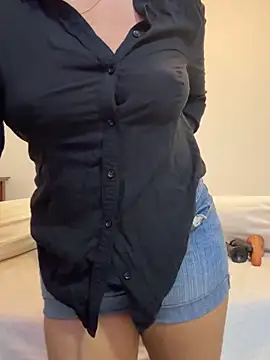 Snapshot of angelwavy chatting on February 11, 2026, 12:43 am angelwavy online show from February 11, 2026, 12:43 am