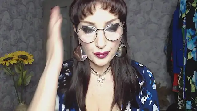 Snapshot of Aziza1 chatting on May 2, 2026, 2:00 pm Aziza1 online show from May 2, 2026, 2:00 pm