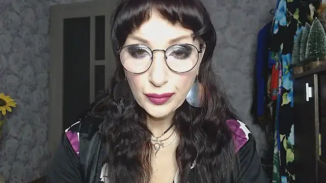 Snapshot of Aziza1 chatting on November 11, 2025, 3:40 pm Aziza1 online show from November 11, 2025, 3:40 pm