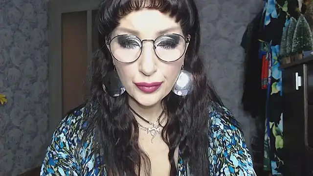 Snapshot of Aziza1 chatting on November 15, 2025, 8:18 am Aziza1 online show from November 15, 2025, 8:18 am