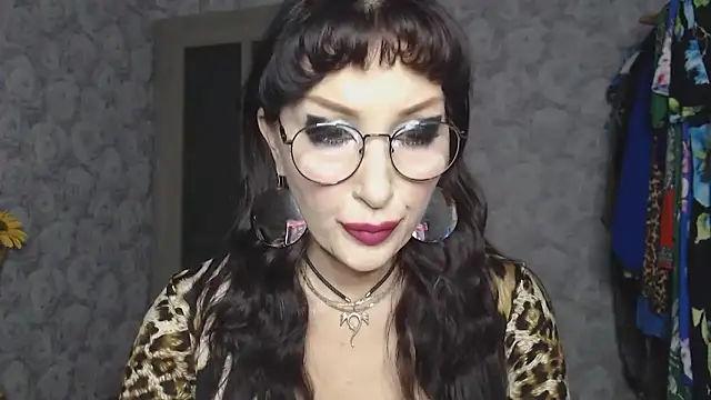 Snapshot of Aziza1 chatting on December 20, 2025, 3:04 pm Aziza1 online show from December 20, 2025, 3:04 pm