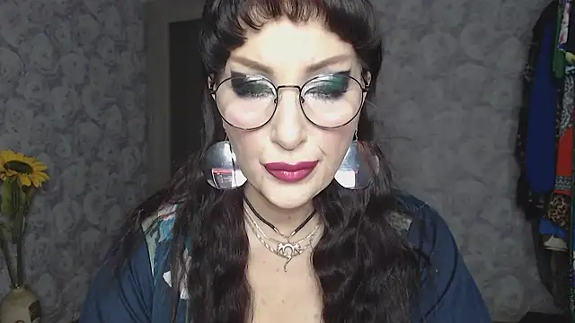 Snapshot of Aziza1 chatting on December 17, 2025, 11:59 am Aziza1 online show from December 17, 2025, 11:59 am