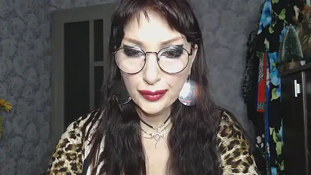 Snapshot of Aziza1 chatting on November 25, 2025, 8:42 pm Aziza1 online show from November 25, 2025, 8:42 pm