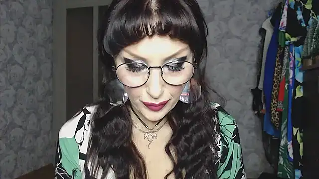 Snapshot of Aziza1 chatting on December 19, 2025, 11:45 am Aziza1 online show from December 19, 2025, 11:45 am