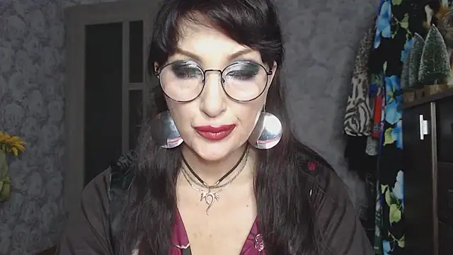 Snapshot of Aziza1 chatting on November 10, 2025, 8:47 pm Aziza1 online show from November 10, 2025, 8:47 pm