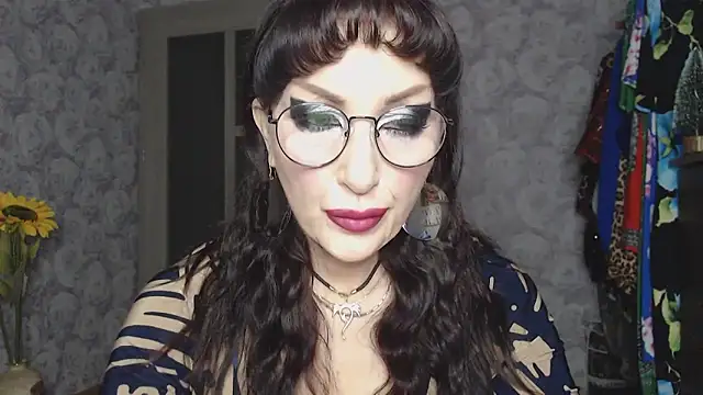 Snapshot of Aziza1 chatting on December 16, 2025, 12:53 pm Aziza1 online show from December 16, 2025, 12:53 pm