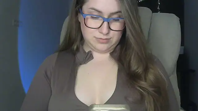 Snapshot of SeasonalSomeone chatting on April 21, 2026, 11:22 pm SeasonalSomeone online show from April 21, 2026, 11:22 pm