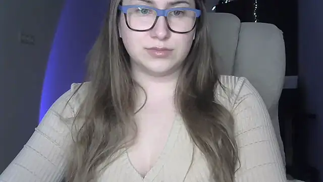 Snapshot of SeasonalSomeone chatting on April 22, 2026, 11:00 pm SeasonalSomeone online show from April 22, 2026, 11:00 pm