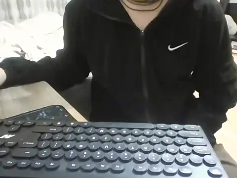 Snapshot of yourshottyarav chatting on February 22, 2026, 3:13 pm yourshottyarav online show from February 22, 2026, 3:13 pm