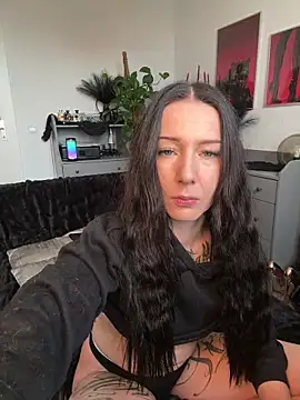Snapshot of Trixie-Tainted chatting on May 11, 2026, 7:32 am Trixie-Tainted online show from May 11, 2026, 7:32 am
