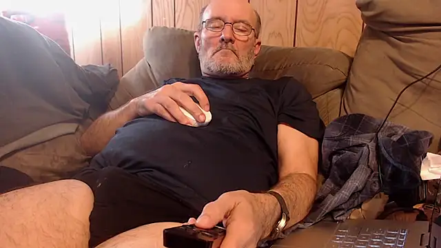 snickers1 online show from April 12, 2026, 2:09 pm