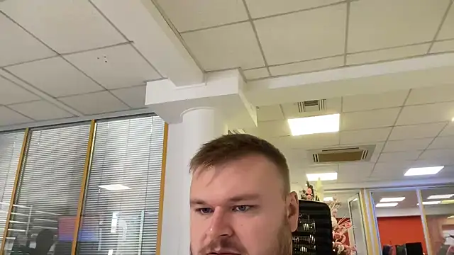 Snapshot of fmodel chatting on December 5, 2025, 9:52 am fmodel online show from December 5, 2025, 9:52 am