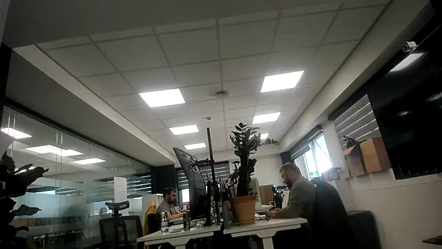 Snapshot of fmodel chatting on February 20, 2025, 12:47 pm fmodel online show from February 20, 2025, 12:47 pm