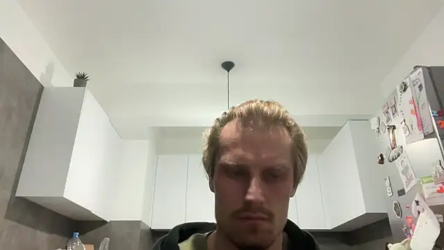 Snapshot of fmodel chatting on January 4, 2025, 4:43 pm fmodel online show from January 4, 2025, 4:43 pm