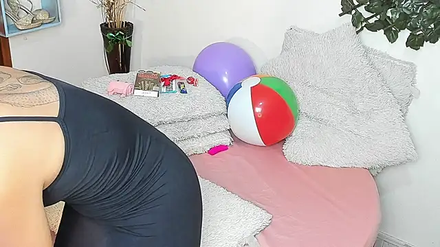 DestinyHills online show from March 27, 2026, 12:06 pm