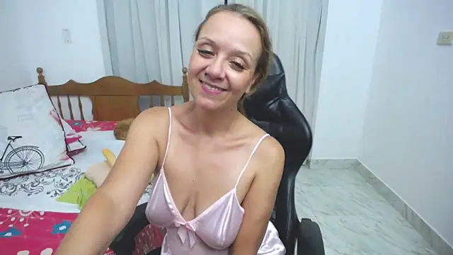 Snapshot of yeslluisa chatting on March 1, 2025, 12:28 am yeslluisa online show from March 1, 2025, 12:28 am