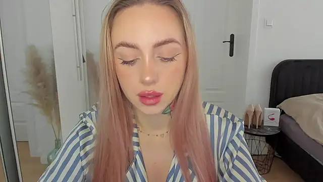 Snapshot of sexyCoralie chatting on September 10, 2025, 6:45 am sexyCoralie online show from September 10, 2025, 6:45 am